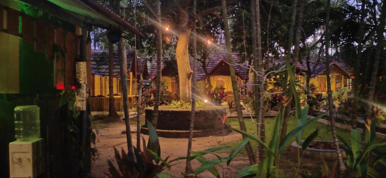 Savithri Inn Cottage バルカラ エクステリア 写真
