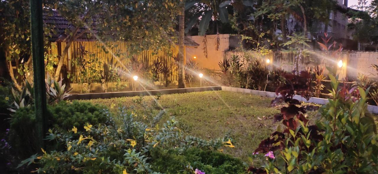 Savithri Inn Cottage バルカラ エクステリア 写真
