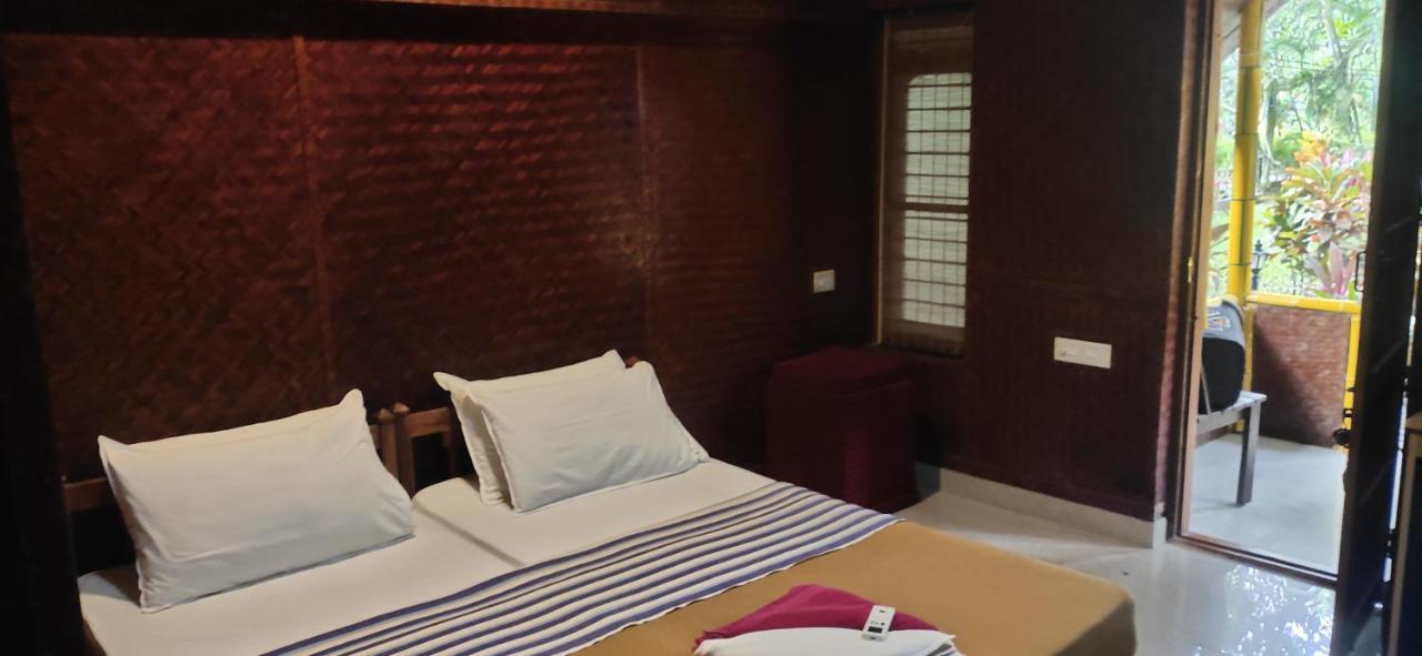 Savithri Inn Cottage バルカラ エクステリア 写真