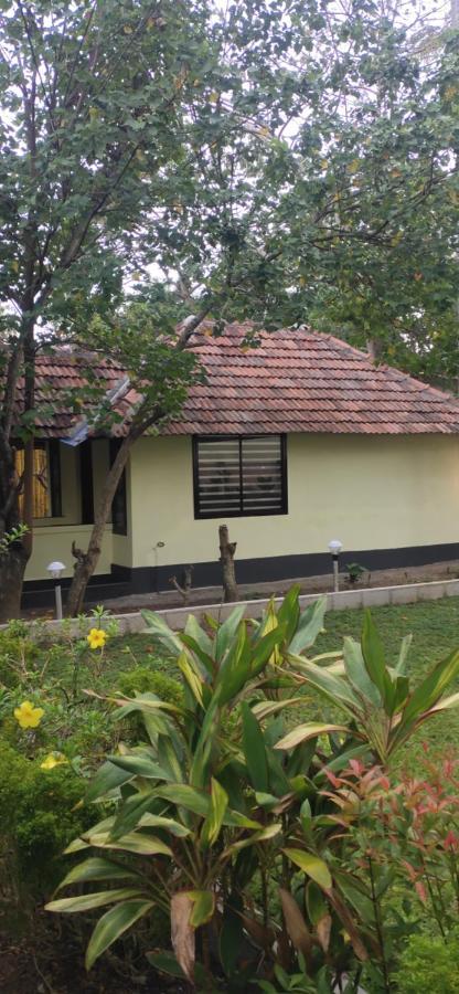 Savithri Inn Cottage バルカラ エクステリア 写真