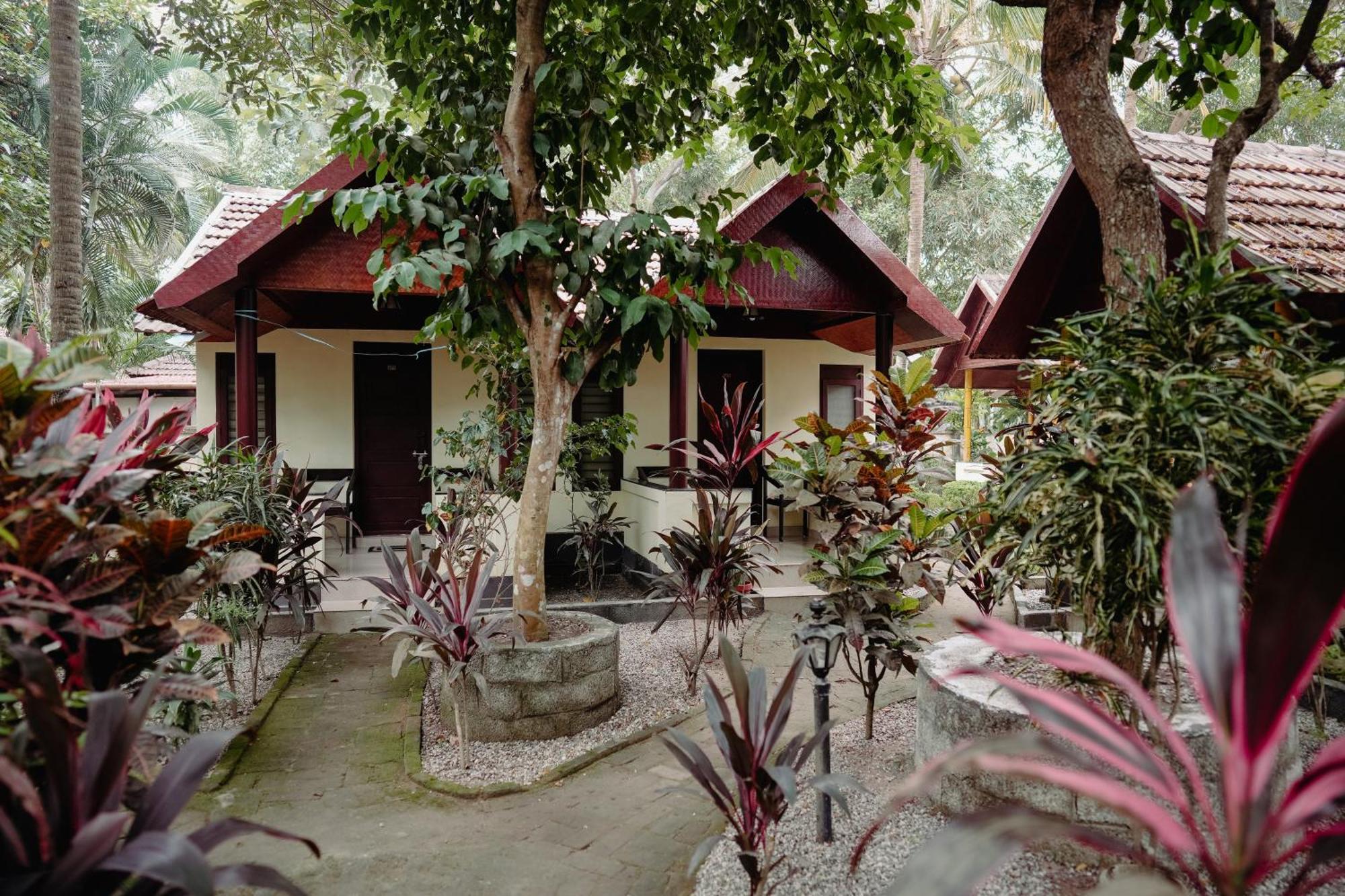 Savithri Inn Cottage バルカラ エクステリア 写真