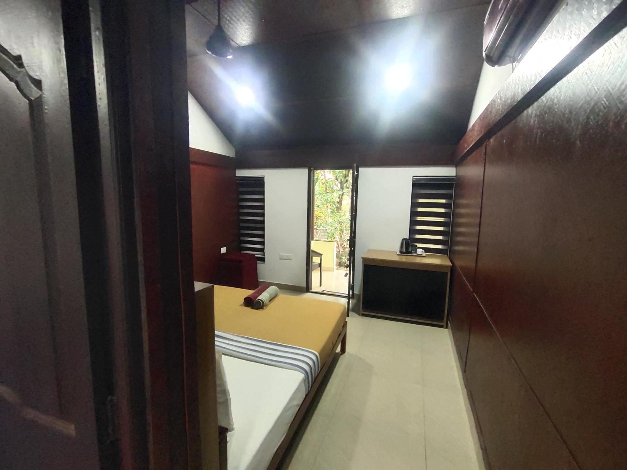 Savithri Inn Cottage バルカラ 部屋 写真